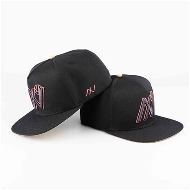 Topi Snapback Hitam Logo Kreatif